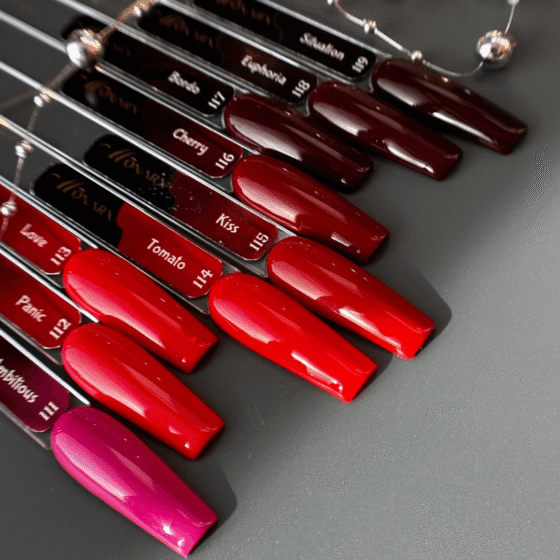 Monarx geliniai lakai – intensyvios raudonos spalvos gelinis nagų lakas, suteikiantis ilgalaikį blizgesį ir ryškią spalvą.