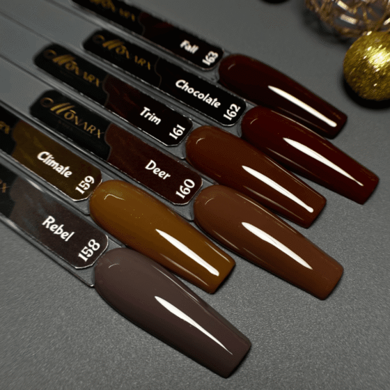 Monarx – gelinis nagų lakas su rudeniniu atspalviu, suteikiantis ilgalaikį ir žvilgantį efektą.