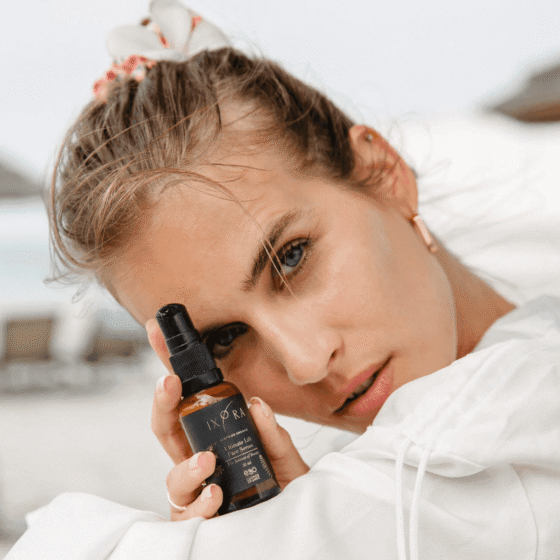 Ixora – „Ultimate Lift Face Serum” veido serumas, skirtas odos stangrinimui ir liftingui.