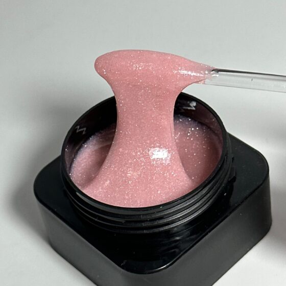 Reflective Gel nagų geliai - aukštos kokybės UV geliai, skirti įvairiems nagų dizainams. Šviesos atspindintys pigmentai sukuria blizgantį efektą, puikiai tinkantį šventiniams ir kasdieniams nagų dizainams.