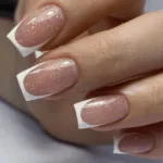 Reflective Gel nagų geliai - aukštos kokybės UV geliai, skirti įvairiems nagų dizainams. Šviesos atspindintys pigmentai sukuria blizgantį efektą, puikiai tinkantį šventiniams ir kasdieniams nagų dizainams.