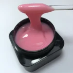 Profesionalus statybinis modeliuojamasis gelis „Modeling Gel 13“ – idealiai tinka nagų formavimui ir priauginimui. Tvirtas, skaidrus ir lengvai formuojamas gelis iš Monarx Nails.