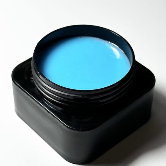 Spalvotas gelis „Cinderella Šviesiai mėlynas“ – pasakiškas atspalvis elegantiškam manikiūrui