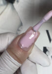 Skystas nagų gelis „02 Šviesiai rožinis“ buteliuke – Monarx Nails