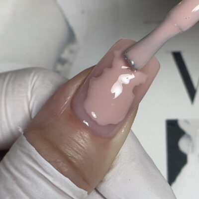 Skystas nagų gelis buteliuke „04 Karamelinis rožinis“ – Monarx Nails