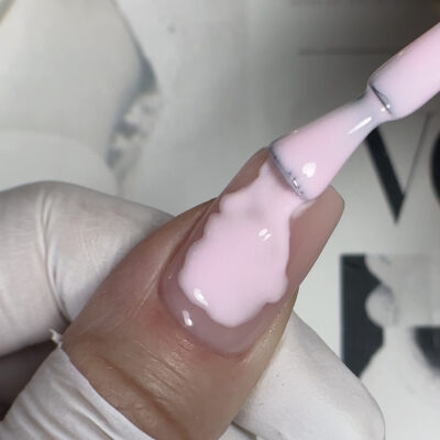 Skystas nagų gelis buteliuke „05 Persikinis rožinis“ – Monarx Nails
