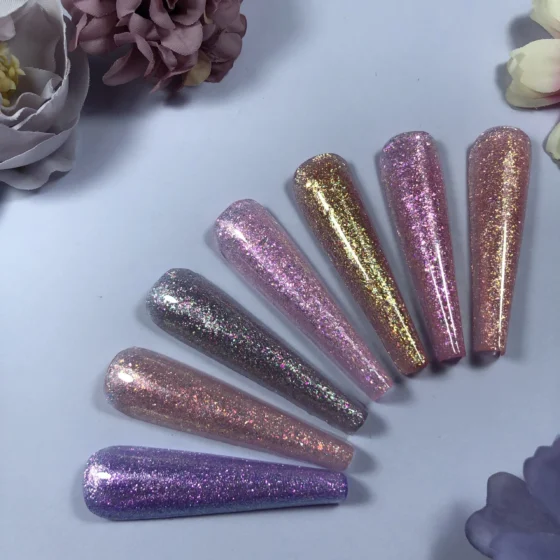 Atsparus skilinėjimui, susitraukimui ir blizgesio praradimui.