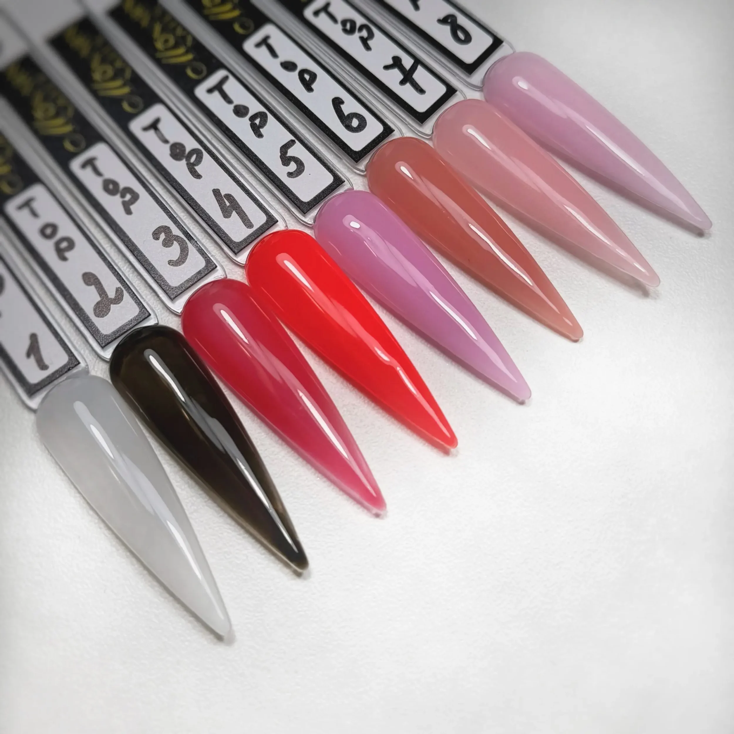 Profesionalūs spalvoti topai (viršutiniai sluoksniai) jūsų manikiūrui. Suteikite nagams išskirtinį atspalvį ir blizgesį. Greitas pristatymas iš geliai.lt